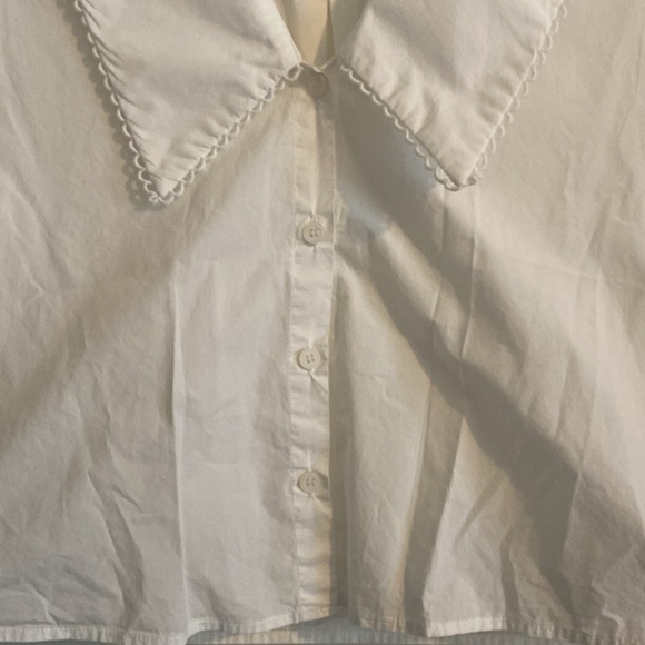 Very J Cotton Poplin, cropped large collar button down sz Med - Picture 4 of 7